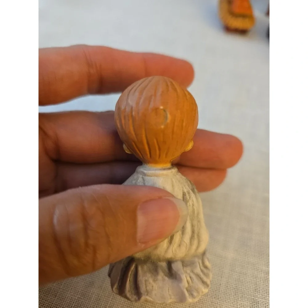 Vintage Nativity Set with Stable And 13 Figurines